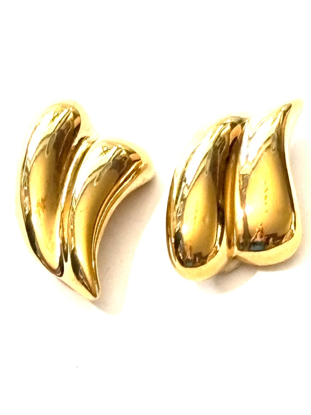 Oscar de la Renta Signed Vintage 1980s Gold Tone Swirl Clip On Earrings